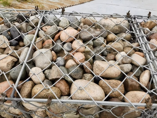 Su basıncı kontrol 3.2mm Gabion Mesh Kafesleri için Stone Sack Gabion kutuları Nehir doldurma Gabion poşetleri