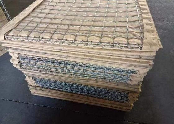 Zenk kaplı yüzey ve spiral tel bağlantısı ile ağır görevli tel paneli askeri bariyer