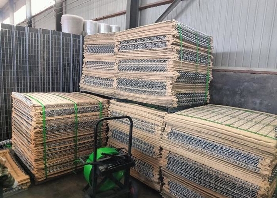 100*100mm Delik Boyutu Askeri  Engeller Etkili Koruma İçin Kaynaklandıktan Sonra Galvanize Edildi