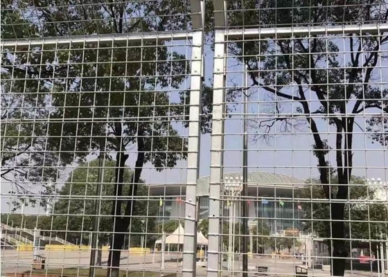 Korozyon Önleyici 2m Yükseklik Rulo Üst Çit Koyu Yeşil Pvc Kaplı Yüzey