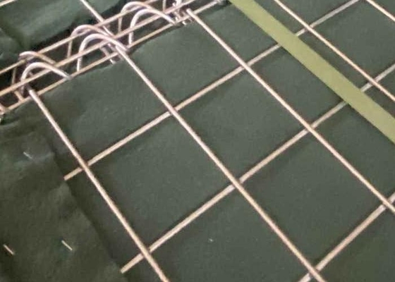 Sıcak Dip Galvanize Askeri Kum Engelleri Geotekstil Kumaşla Spiral Tel Ağı Sistemi