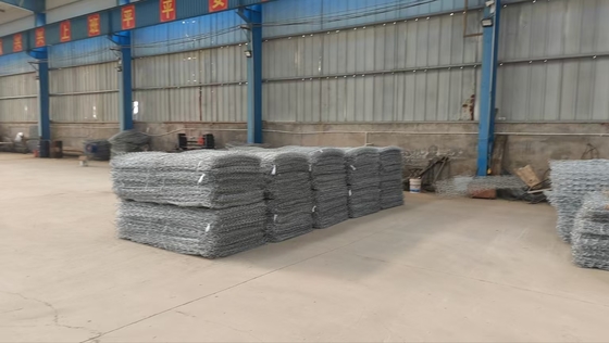 Nehir kenarı ve yamaç koruması için galvanizli gabion sepetler